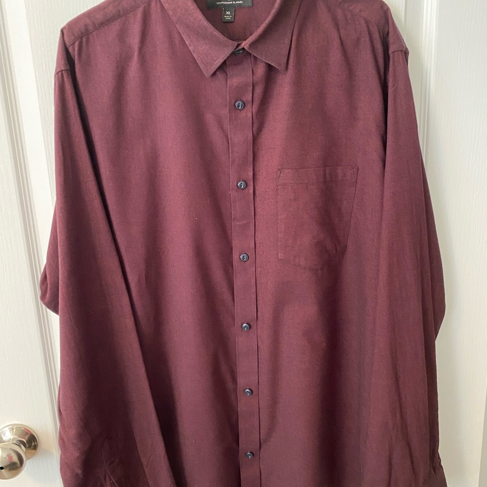 Banana Republic men’s Lightweight Flannel button down shirt